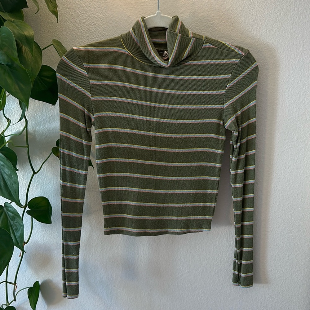 Green stripped turtleneck long sleeve